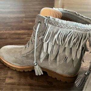 Aquazzura The Boho Heilbrunner Fringed Boots in Suede. 39
